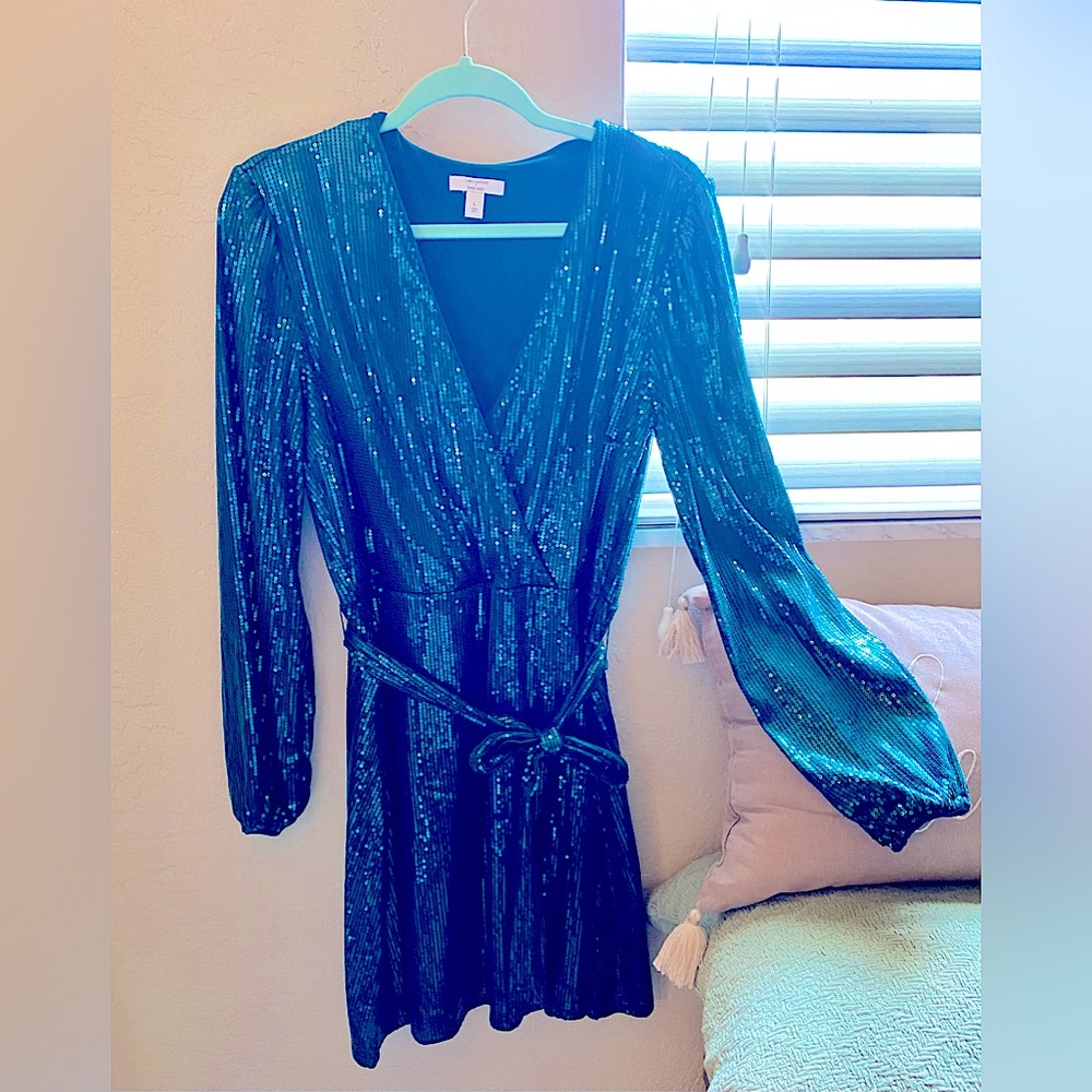 Beautiful Cara Santana Nine West formal dress with tie waist   Only worn once.